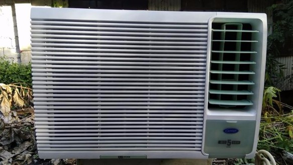 Aircon carrier 1.2hp with timer and fan plug photo